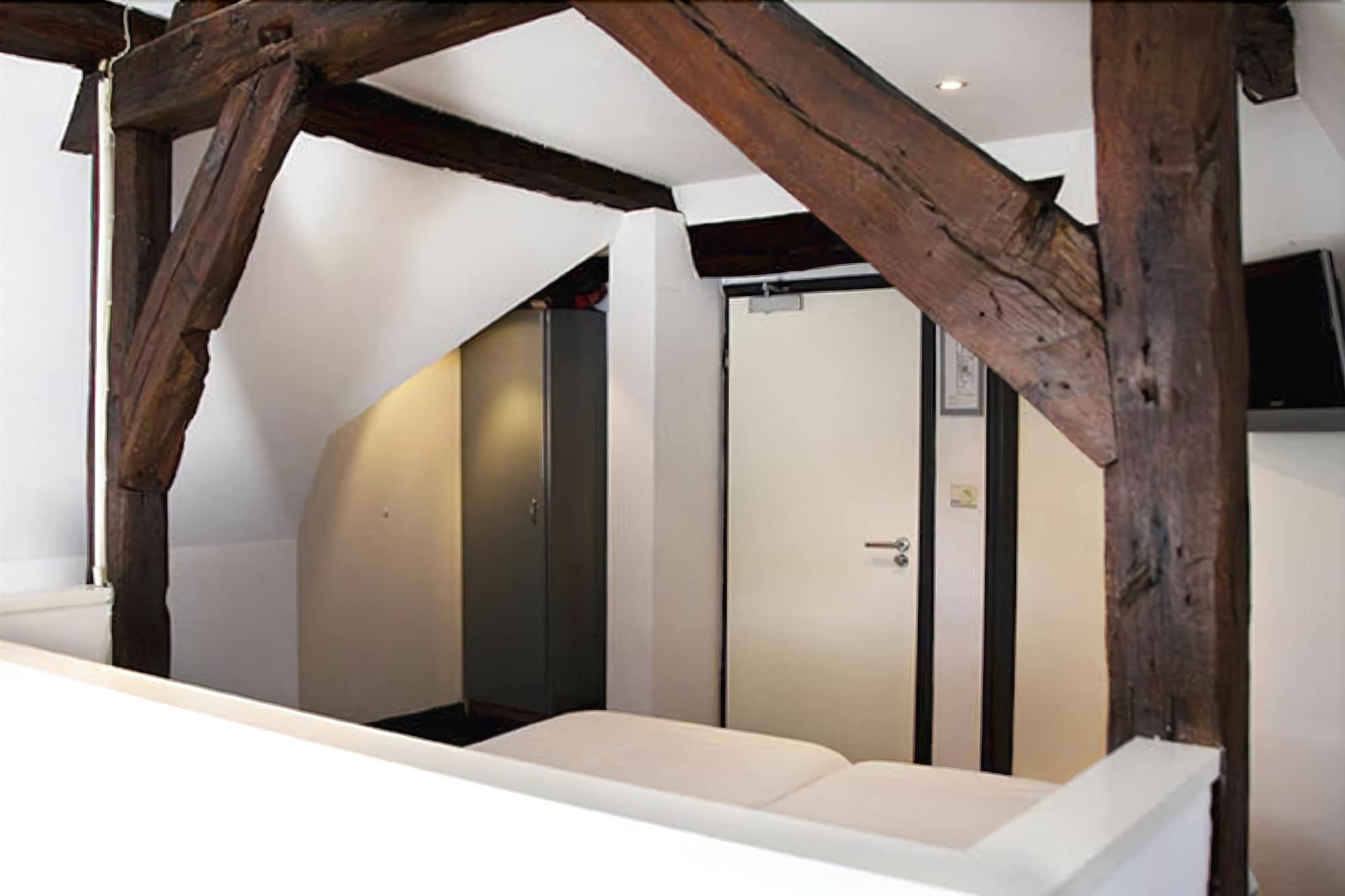Hotel Beez Maastricht Bagian luar foto