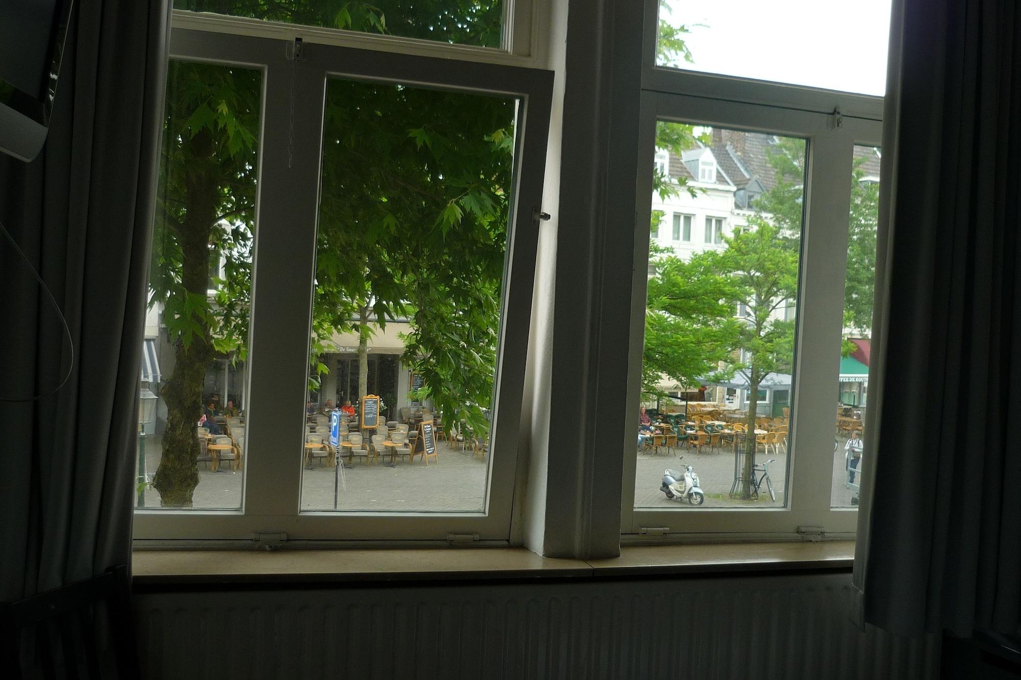 Hotel Beez Maastricht Bagian luar foto