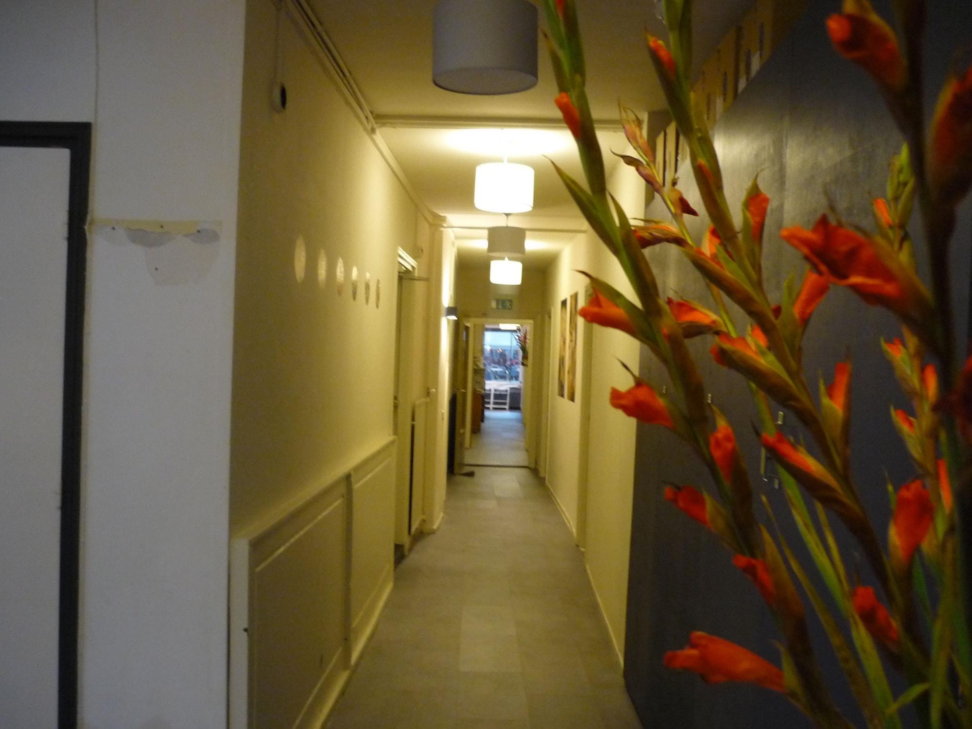 Hotel Beez Maastricht Bagian luar foto