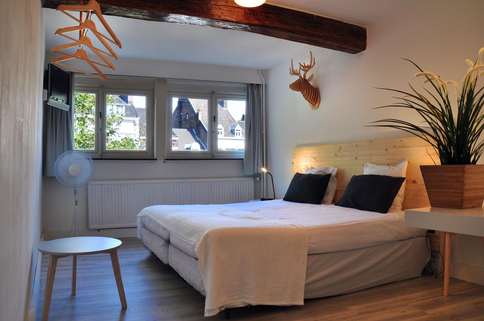 Hotel Beez Maastricht Bagian luar foto