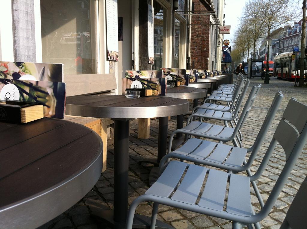 Hotel Beez Maastricht Bagian luar foto