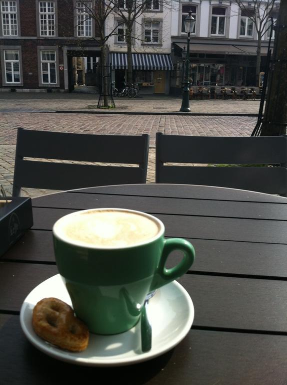 Hotel Beez Maastricht Bagian luar foto